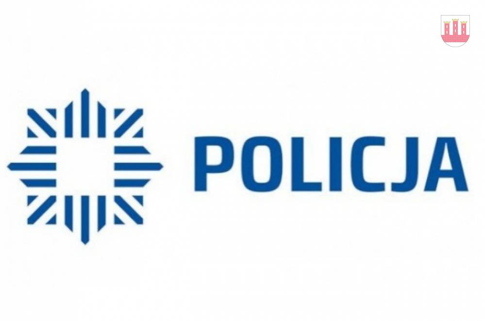 : Logotyp Policja - niebieski napis Policja na białym tle.